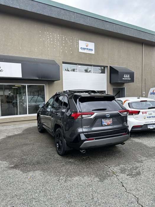 Clean grille and front end after a mobile car wash in Kelowna